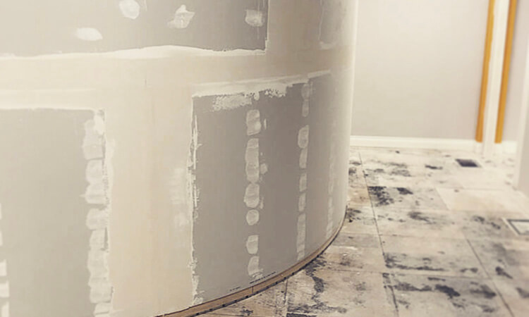 Curved wall solid partition